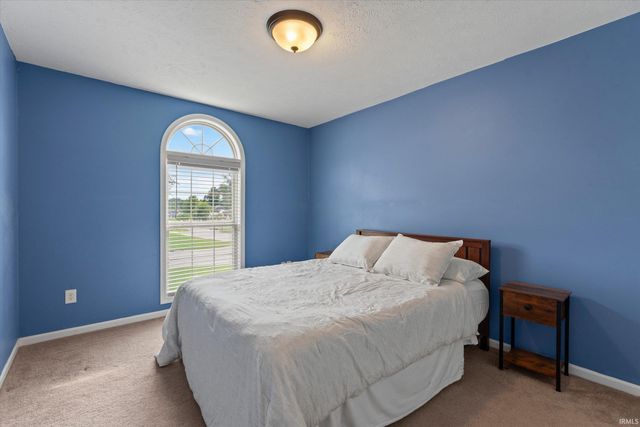25603 Rolling Hills Drive, South Bend, IN 46628