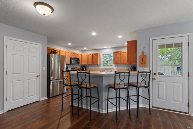 25603 Rolling Hills Drive, South Bend, IN 46628