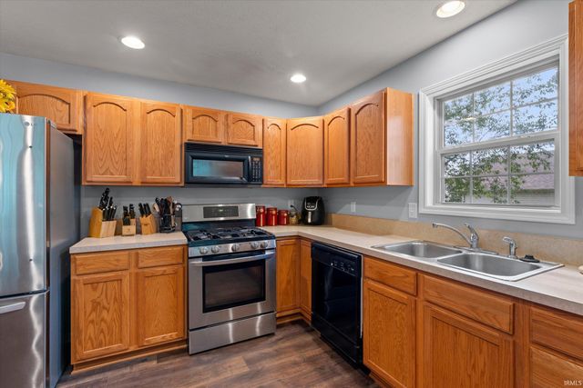 25603 Rolling Hills Drive, South Bend, IN 46628
