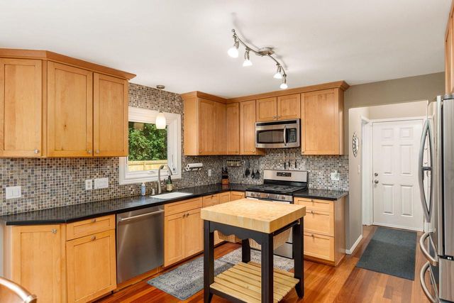 4665 S Delphine DRIVE, New Berlin, WI 53151