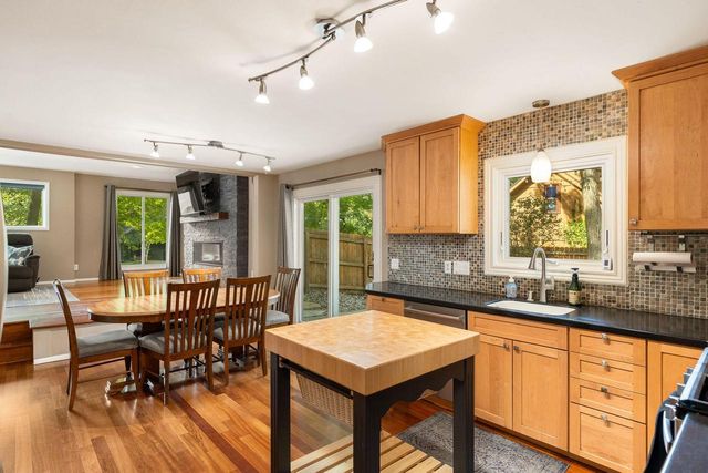 4665 S Delphine DRIVE, New Berlin, WI 53151