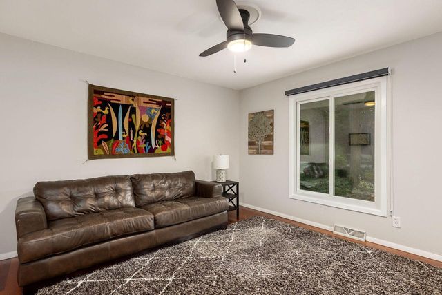 4665 S Delphine DRIVE, New Berlin, WI 53151