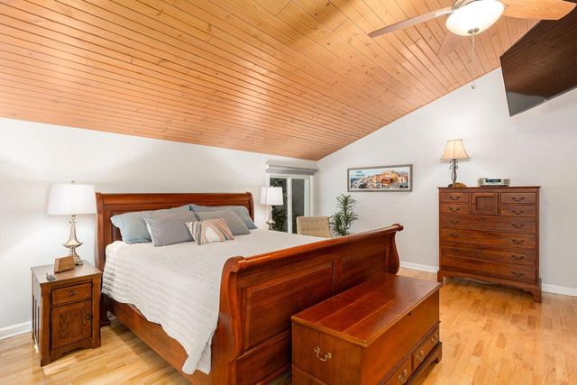 4665 S Delphine DRIVE, New Berlin, WI 53151