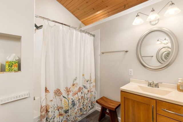 4665 S Delphine DRIVE, New Berlin, WI 53151