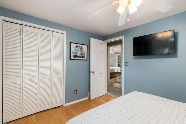4665 S Delphine DRIVE, New Berlin, WI 53151