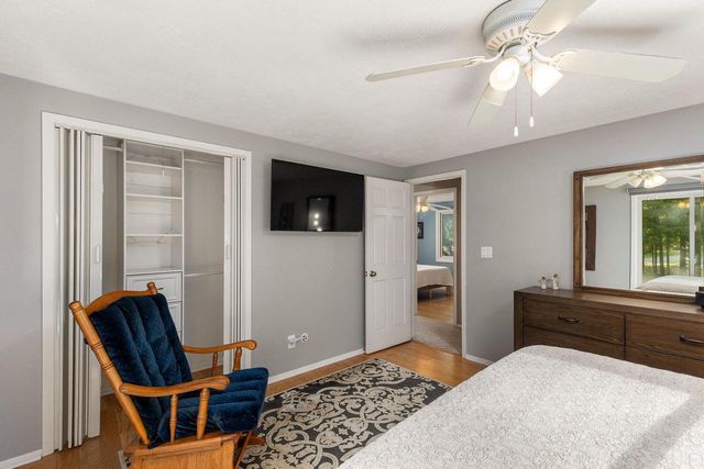 4665 S Delphine DRIVE, New Berlin, WI 53151
