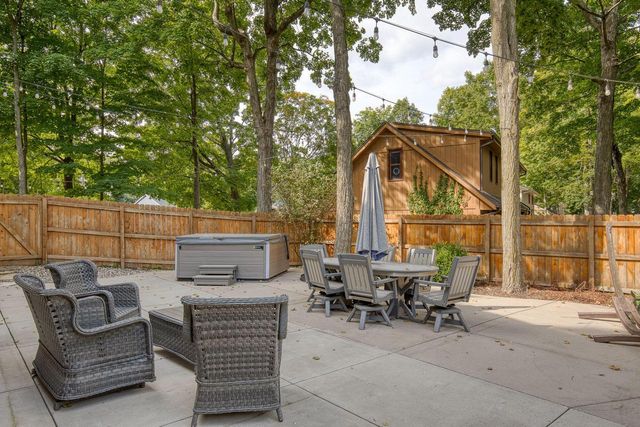 4665 S Delphine DRIVE, New Berlin, WI 53151