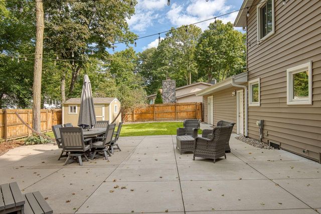 4665 S Delphine DRIVE, New Berlin, WI 53151