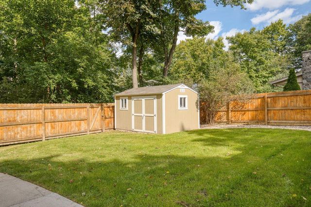 4665 S Delphine DRIVE, New Berlin, WI 53151