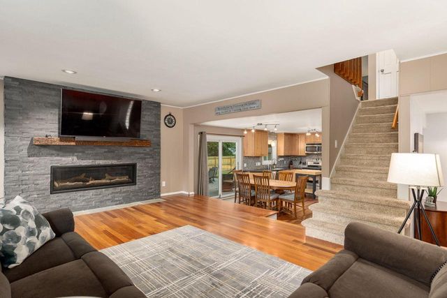 4665 S Delphine DRIVE, New Berlin, WI 53151
