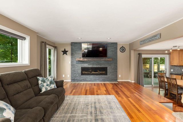4665 S Delphine DRIVE, New Berlin, WI 53151