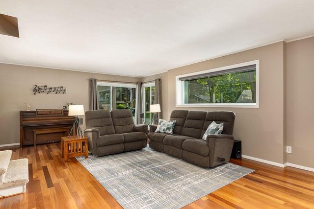 4665 S Delphine DRIVE, New Berlin, WI 53151
