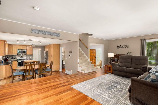 4665 S Delphine DRIVE, New Berlin, WI 53151