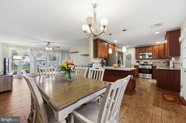 1111 N HILTON RD, Wilmington, DE 19803