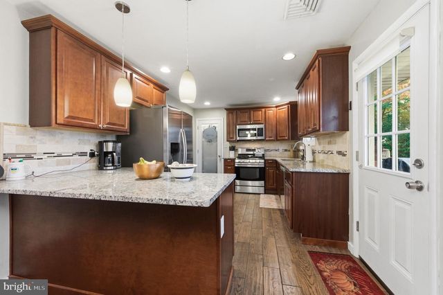 1111 N HILTON RD, Wilmington, DE 19803