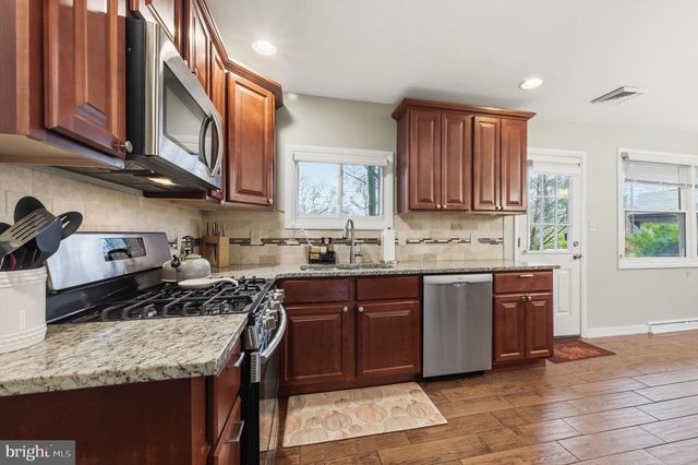 1111 N HILTON RD, Wilmington, DE 19803