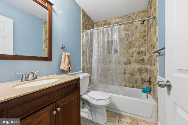 1111 N HILTON RD, Wilmington, DE 19803