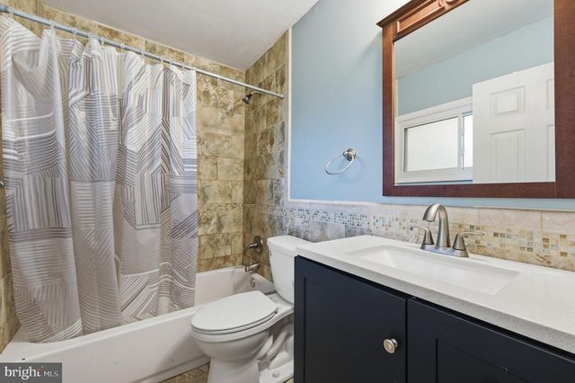 1111 N HILTON RD, Wilmington, DE 19803