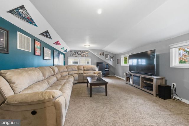 1111 N HILTON RD, Wilmington, DE 19803