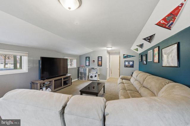 1111 N HILTON RD, Wilmington, DE 19803