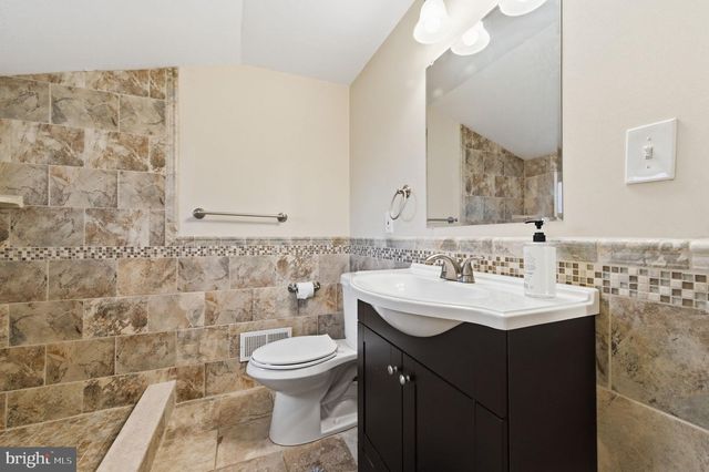 1111 N HILTON RD, Wilmington, DE 19803