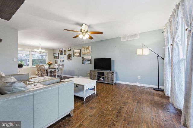 1111 N HILTON RD, Wilmington, DE 19803