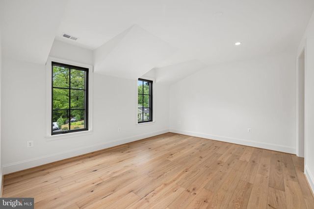 2107 ELLIOTT AVE, Mclean, VA 22101