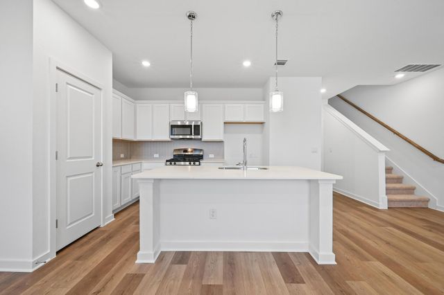 497 Orleanian DR B, Buda, TX 78610