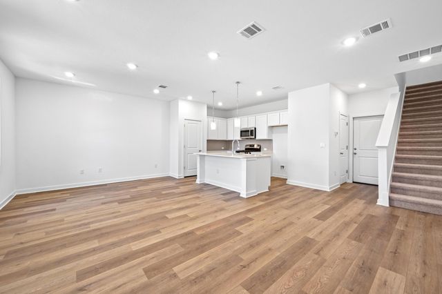 497 Orleanian DR B, Buda, TX 78610