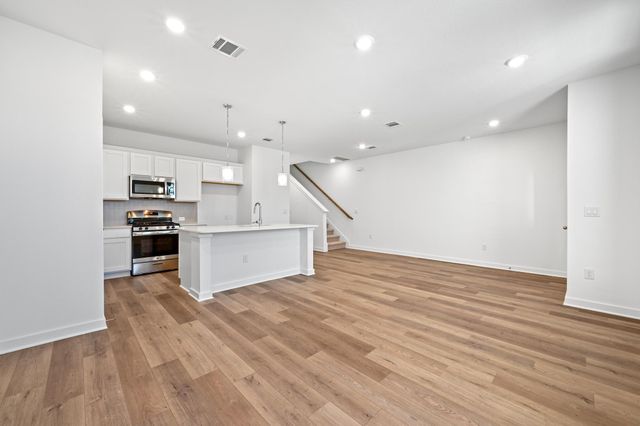 497 Orleanian DR B, Buda, TX 78610