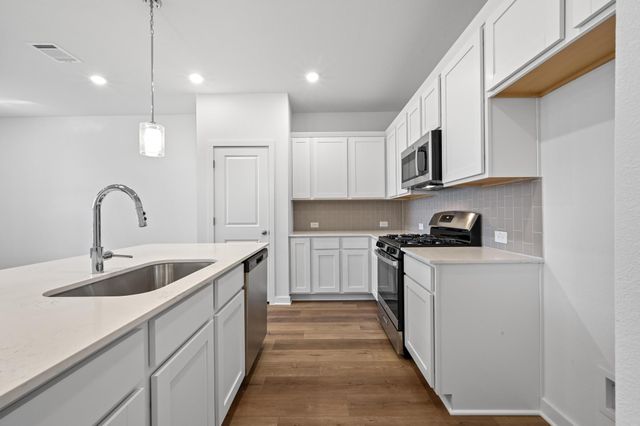 497 Orleanian DR B, Buda, TX 78610