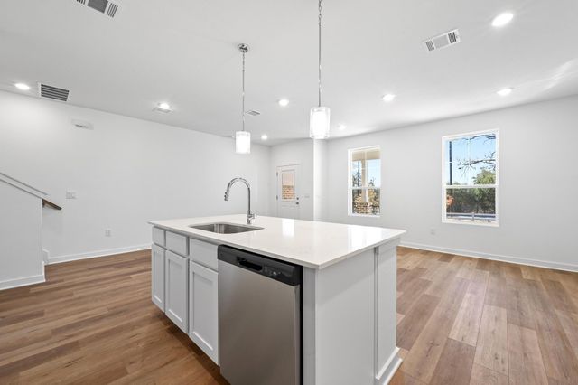 497 Orleanian DR B, Buda, TX 78610