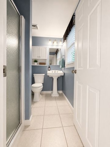 8 Concord Rd, Shrewsbury, MA 01545