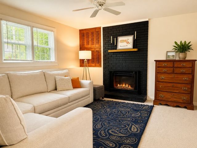8 Concord Rd, Shrewsbury, MA 01545