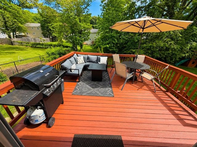 8 Concord Rd, Shrewsbury, MA 01545