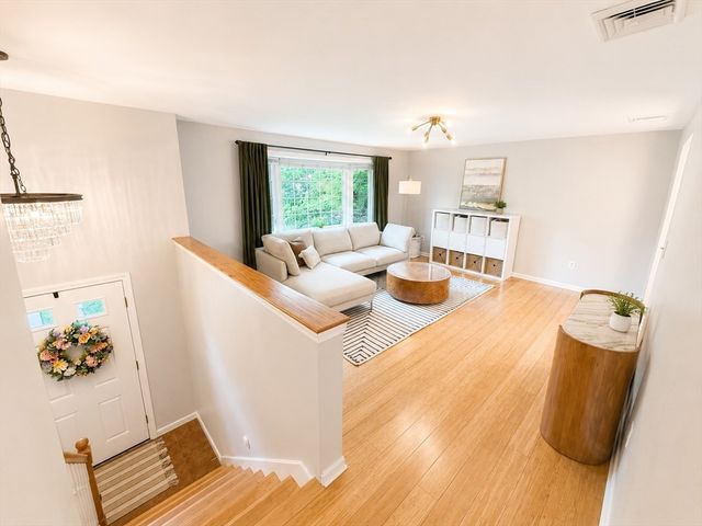 8 Concord Rd, Shrewsbury, MA 01545