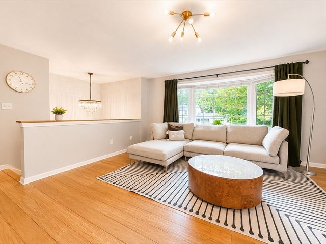 8 Concord Rd, Shrewsbury, MA 01545