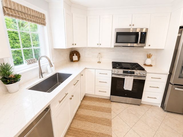 8 Concord Rd, Shrewsbury, MA 01545