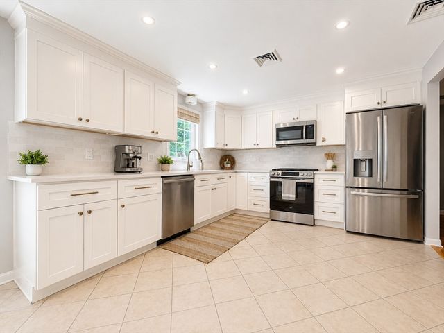 8 Concord Rd, Shrewsbury, MA 01545
