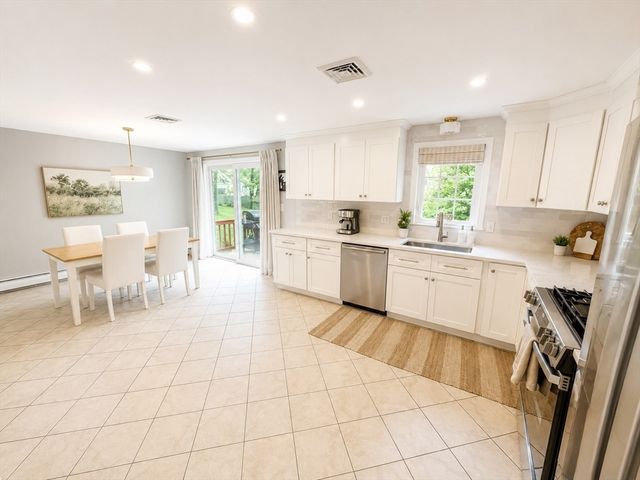 8 Concord Rd, Shrewsbury, MA 01545