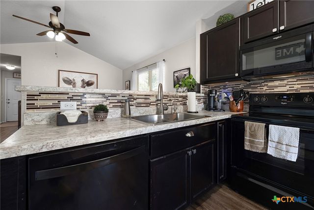 2204 Darst Drive, Seguin, TX 78155