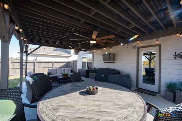 2204 Darst Drive, Seguin, TX 78155