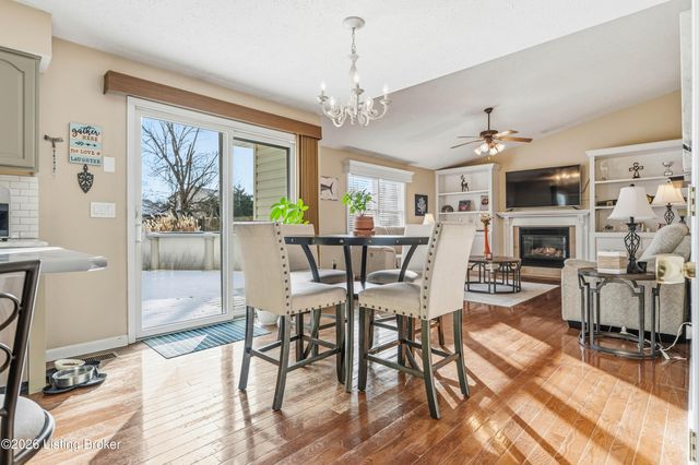 165 Lincoln Station Dr, Simpsonville, KY 40067