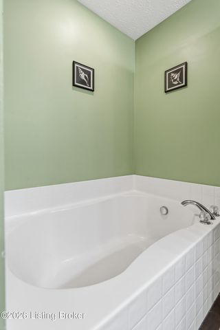 165 Lincoln Station Dr, Simpsonville, KY 40067