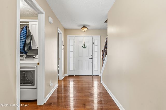 165 Lincoln Station Dr, Simpsonville, KY 40067