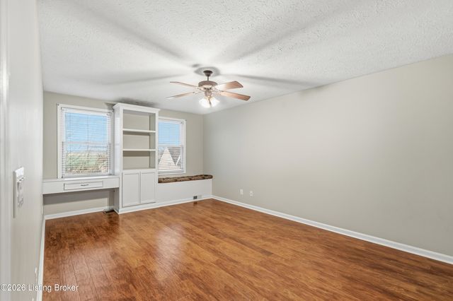 165 Lincoln Station Dr, Simpsonville, KY 40067