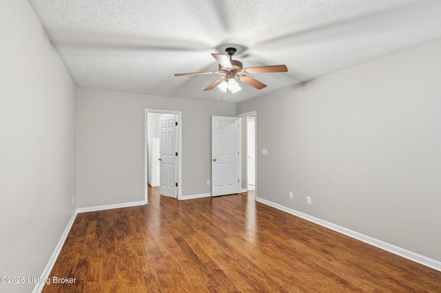 165 Lincoln Station Dr, Simpsonville, KY 40067