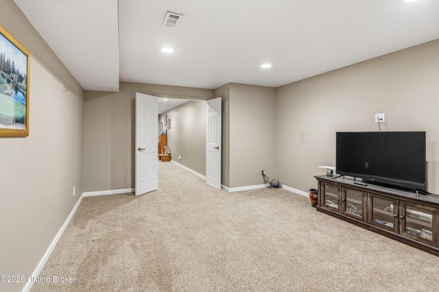 165 Lincoln Station Dr, Simpsonville, KY 40067