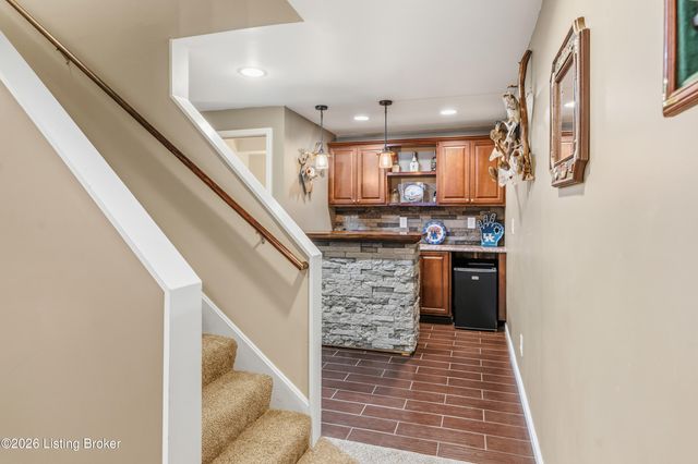 165 Lincoln Station Dr, Simpsonville, KY 40067