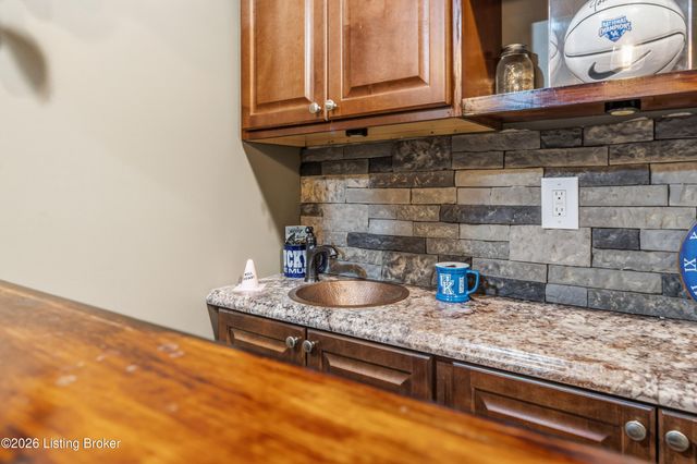 165 Lincoln Station Dr, Simpsonville, KY 40067